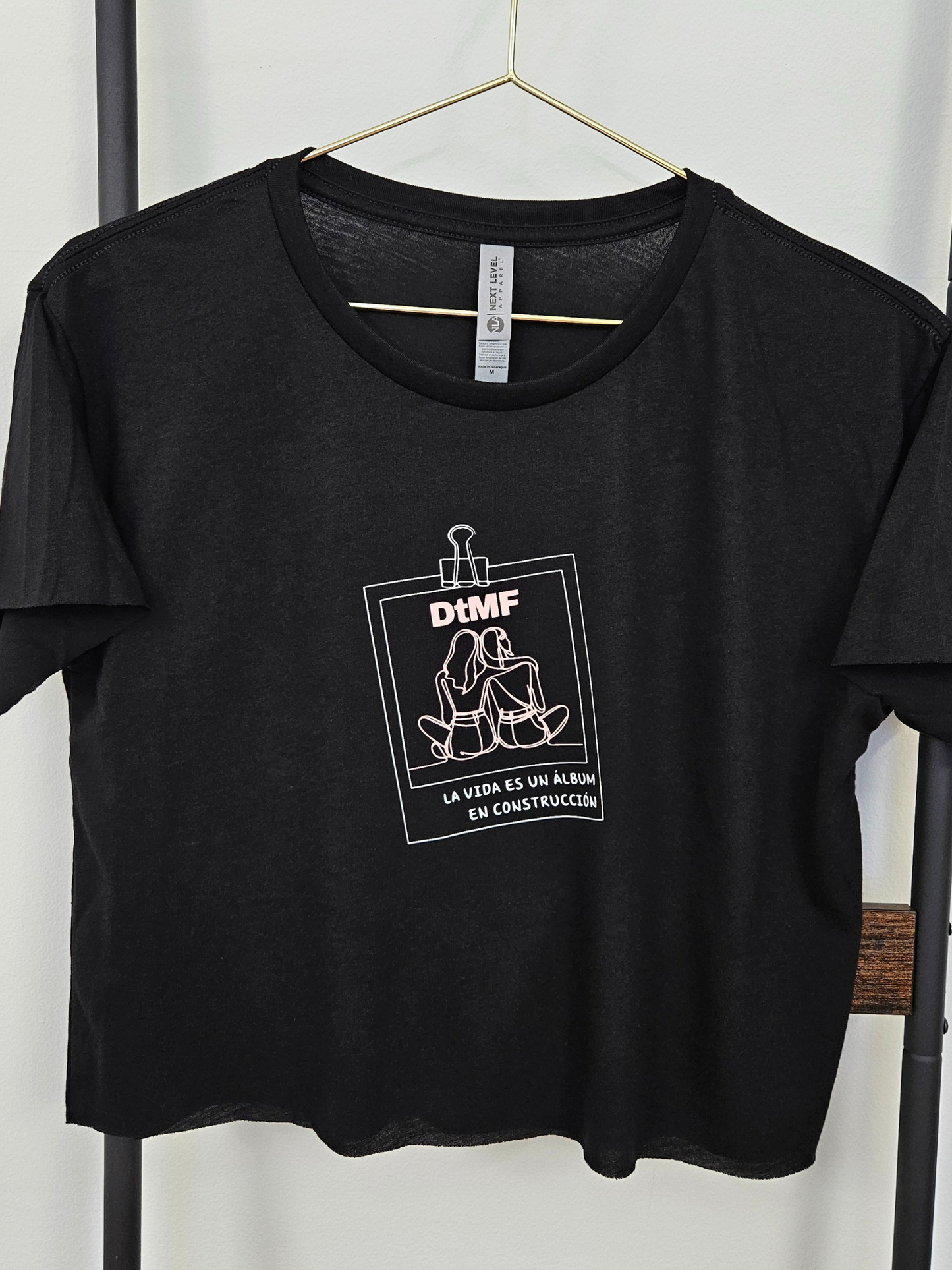 La vida es un álbum en construcción/ Crop T-shirt